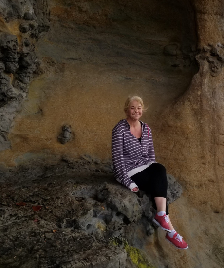 Cave 460 x 550